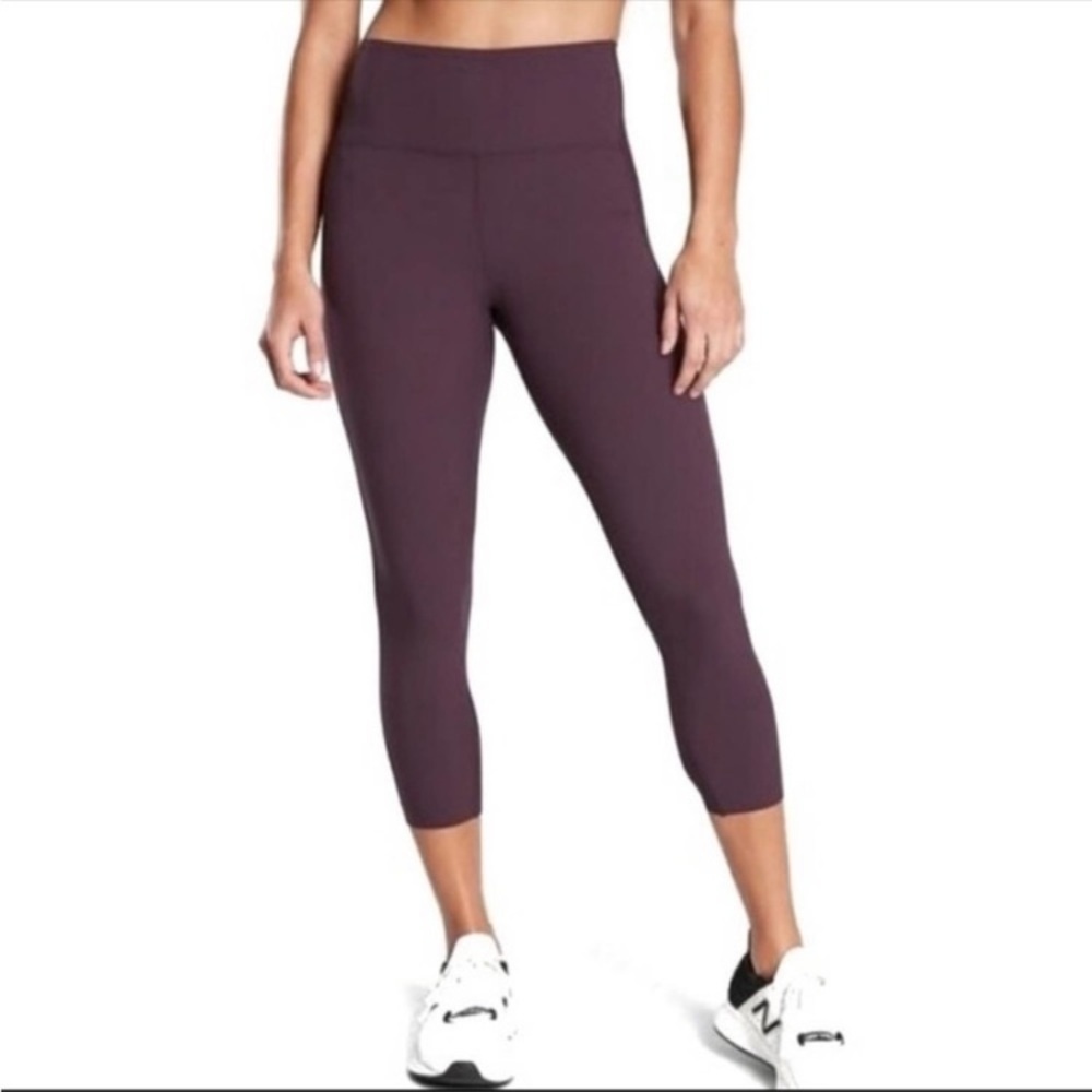 Athleta Ultimate Dobby Mesh‎ Capris Workout Leggings Size XS purple